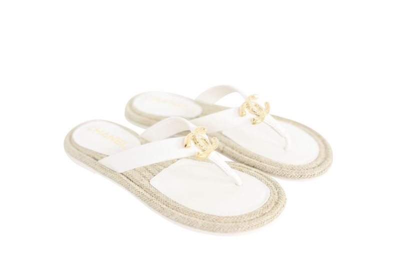 Chanel CC Thong 26C Sandals, White Lambskin and Gold Hardware, Size 35, New in Box WA001
