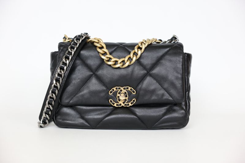 Chanel 19 Medium 21P Bag, Black Leather and Mixed Hardware, Preowned in Box WA001