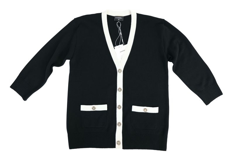 Chanel 25C Cardigan, Black and White Cashmere, Size 38, New No Dustbag WA001