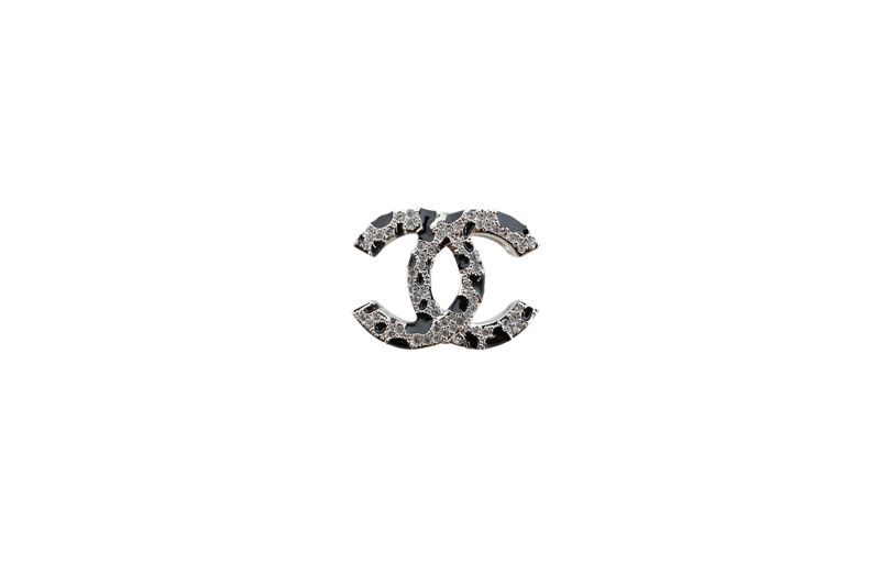 Chanel 26A Scarf Ring, Silver Crystal and Black Hardware, New in Box WA001