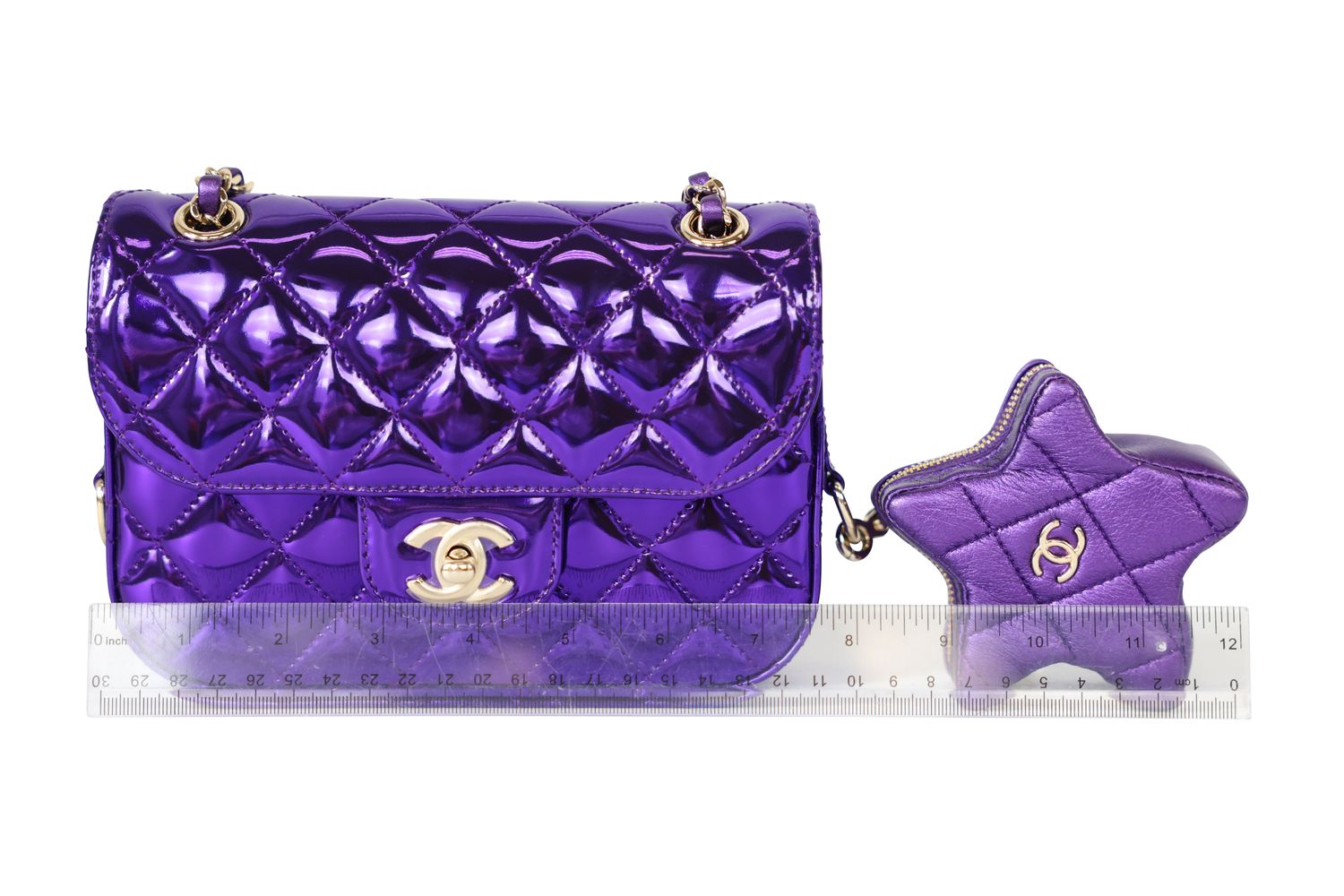 CHANEL パープル 小物入れ 保存袋付き　新品本物鑑定付き Chanel Seasonal Flap Mini Bag with Star Pouch, Metallic Purple
