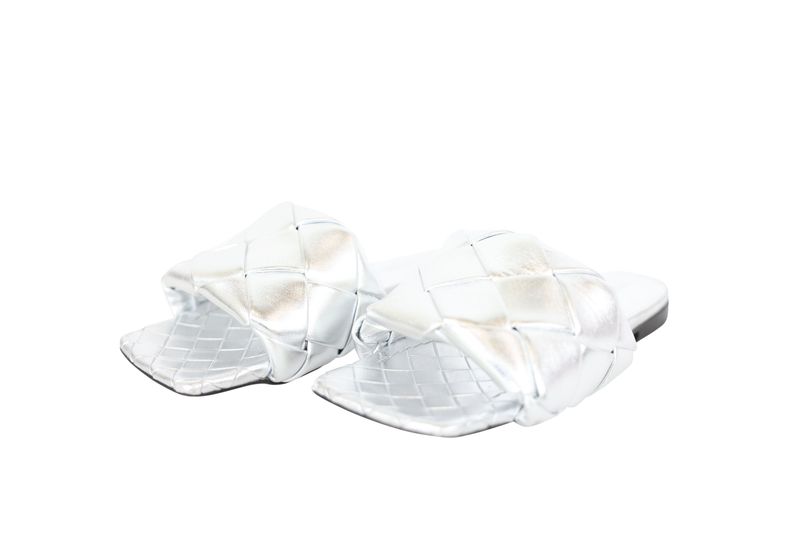Bottega Veneta Shoes Lido Flat Sandal, Silver Lambskin Leather, Size 36.5, Preowned in Box WA001 Bottega Veneta Shoes Lido Flat Sandal, Silver Lambskin Leather, Size 36.5, Preowned in Box WA001