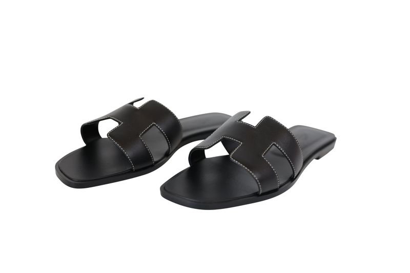 Hermes Oran Flat Sandals, Black Leather, Size 39.5, New in Box WA001 Hermes Oran Flat Sandals, Black Leather, Size 39.5, New in Box WA001