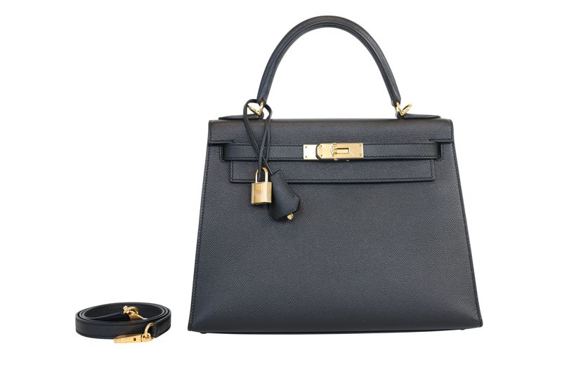 Hermès Kelly 28 Sellier Handbag, Black Epsom Leather and Gold Hardware, A 2017 Stamp, Preowned in Dustbag WA001 Hermès Kelly 28 Sellier Handbag, Black Epsom Leather and Gold Hardware, A 2017 Stamp, Preowned in Dustbag WA001