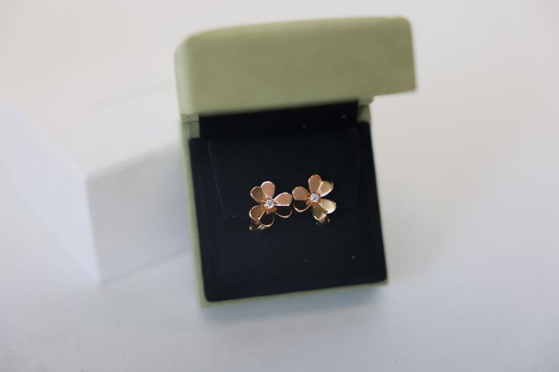 Van Cleef Frivole Earrings, Small Model, 18k Rose Gold with Diamond, Preowned in Box WA001 Van Cleef Frivole Earrings, Small Model, 18k Rose Gold with Diamond, Preowned in Box WA001