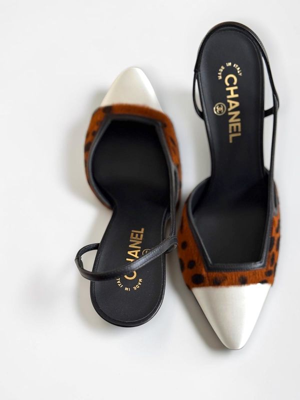 Chanel Slingback Pumps, 26A, White Brown and Black, Size 41, New in Box MA001 Chanel Slingback Pumps, 26A, White Brown and Black, Size 41, New in Box MA001