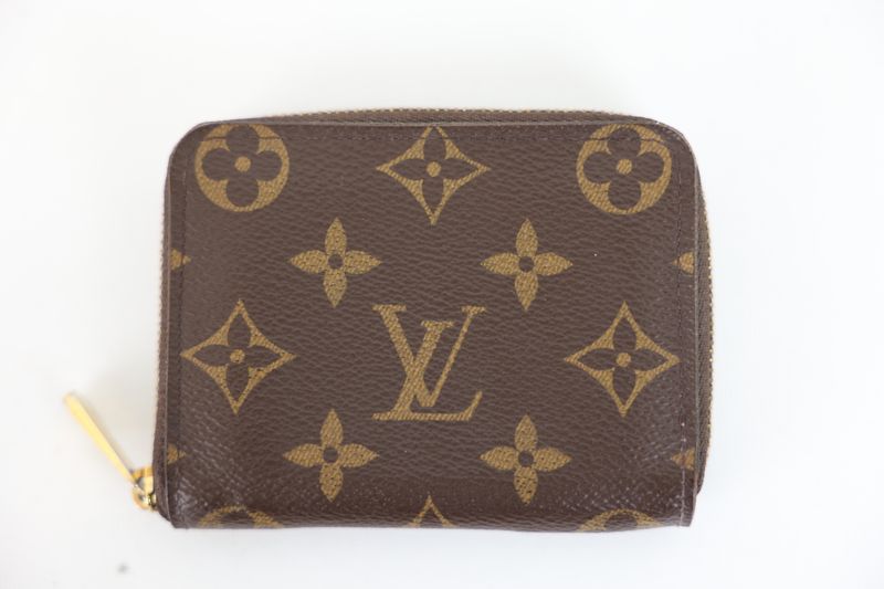 Louis Vuitton Zippy Coin Purse, Brown Monogram Canvas and Gold Hardware, Preowned No Dustbag WA001
