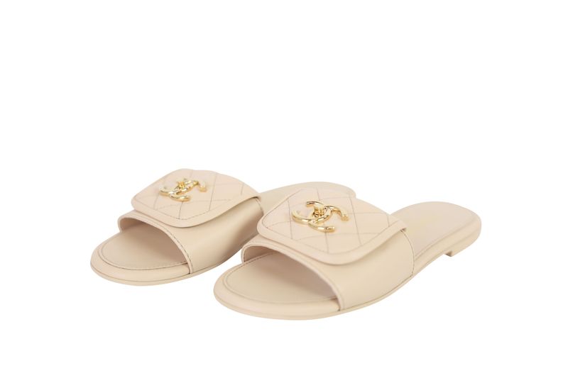 Chanel Shoes 25C Turnlock Mules, Light Beige Quilted Lambskin and Gold Hardware, Size 36.5, New in Box WA001 Chanel Shoes 25C Turnlock Mules, Light Beige Quilted Lambskin and Gold Hardware, Size 36.5, New in Box WA001