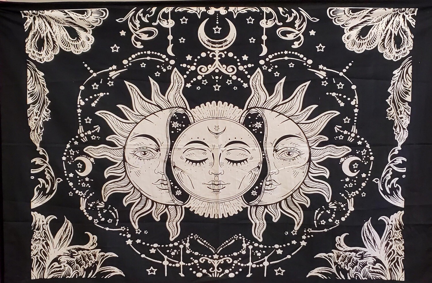 BLK/WHT SUN MOON STARS TAPESTRY SM