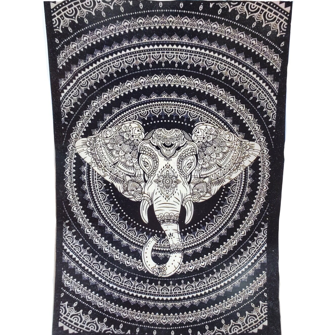 BLK/WHT ELEPHANT HEAD TAPESTRY