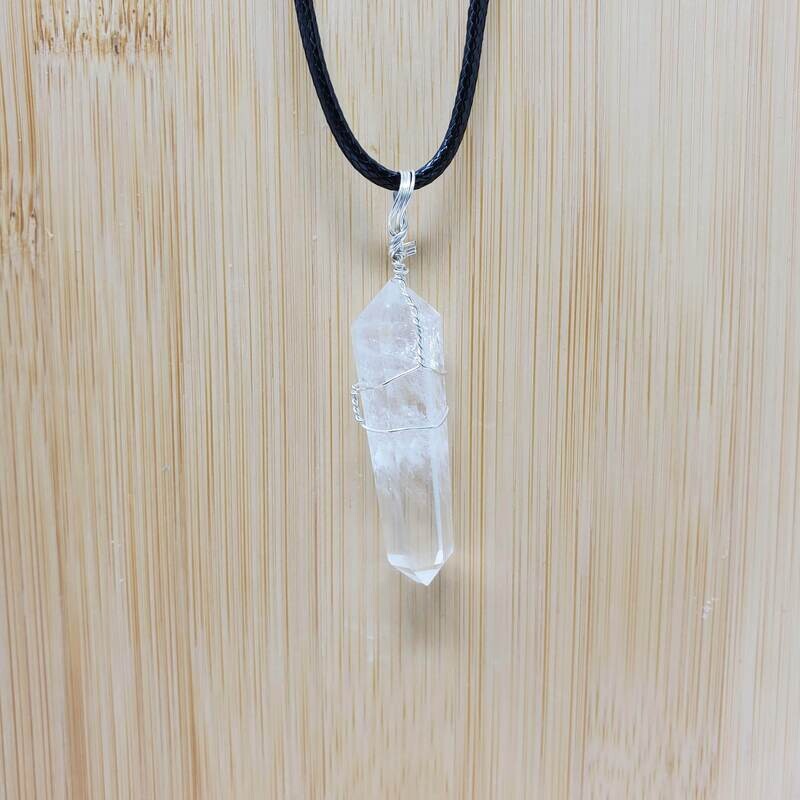 QUARTZ WIRE WRAP NECKLACE