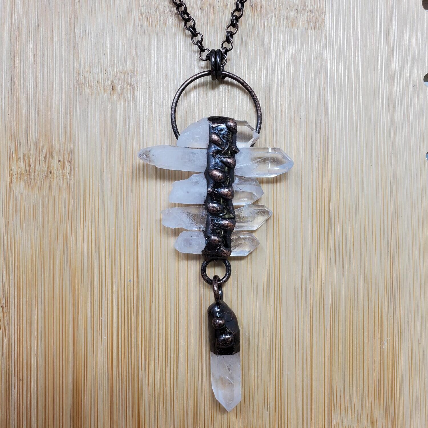 CRYSTAL RIBS ORNATE NECKLACE