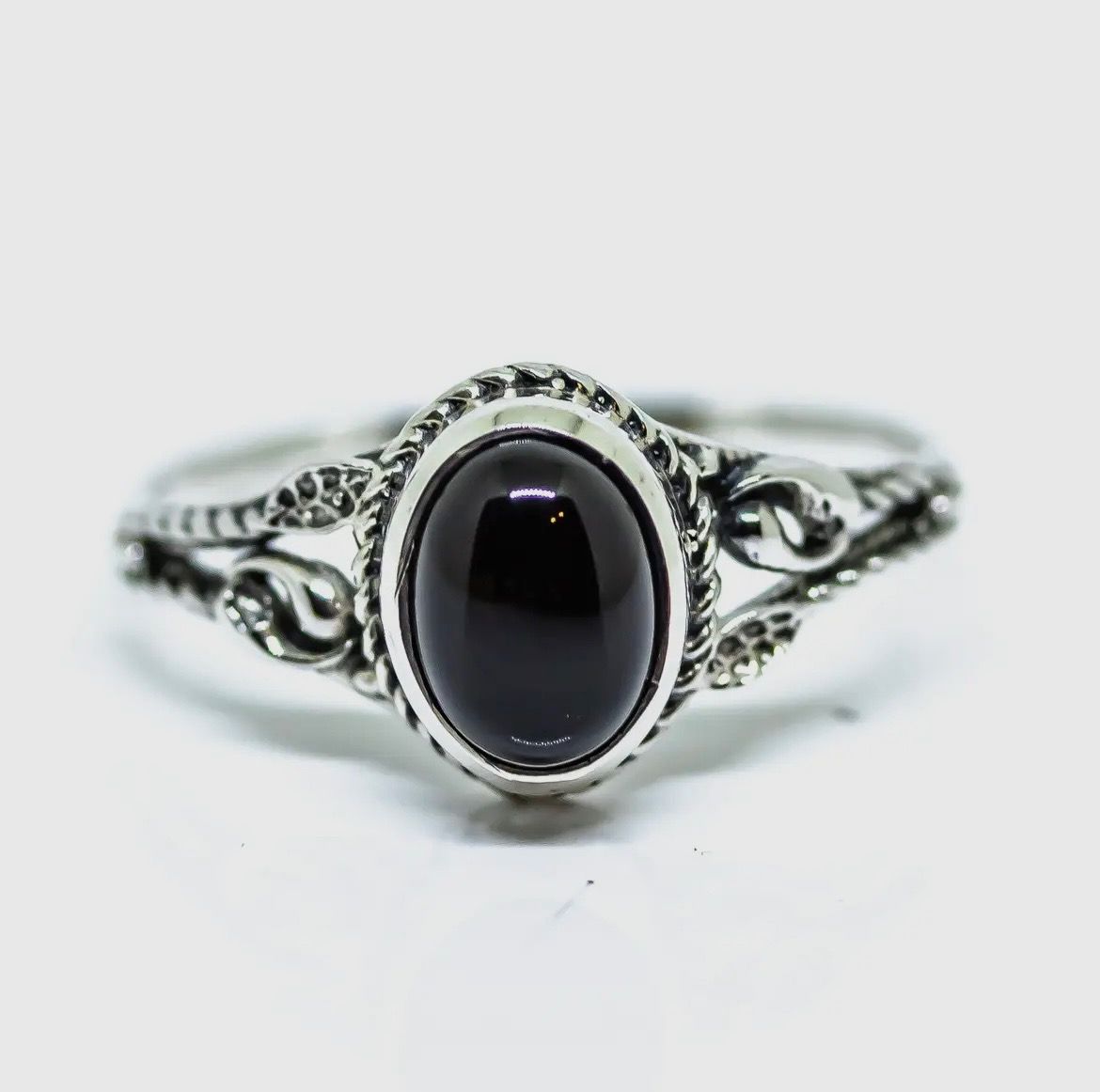925 OBSIDIAN LEAF SCROLL RING