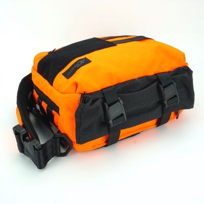 Bottom Ultrastretch pocket and Fidlock snap compression straps