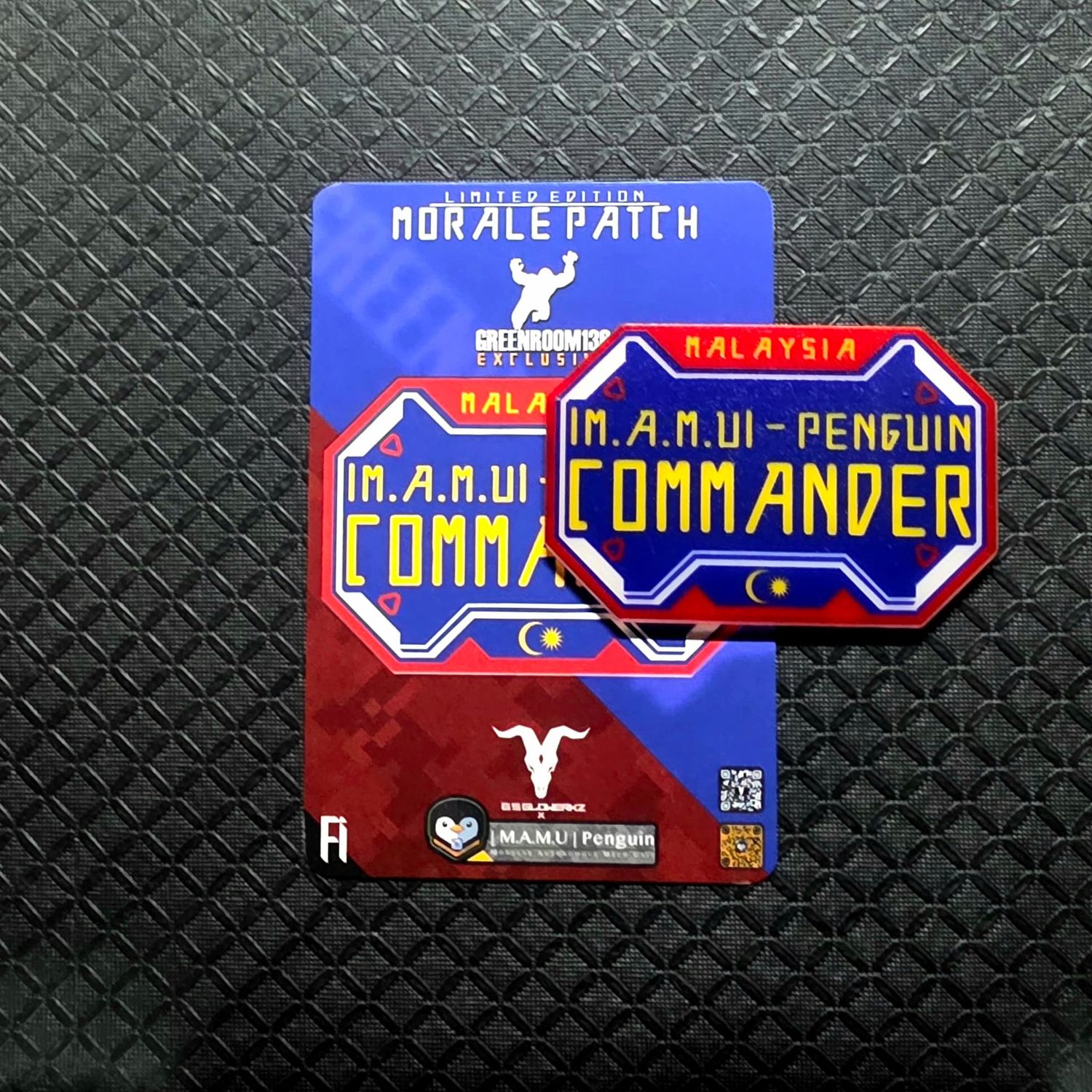 |M.A.M.U|-Penguin Commander -  Glow in  the dark
