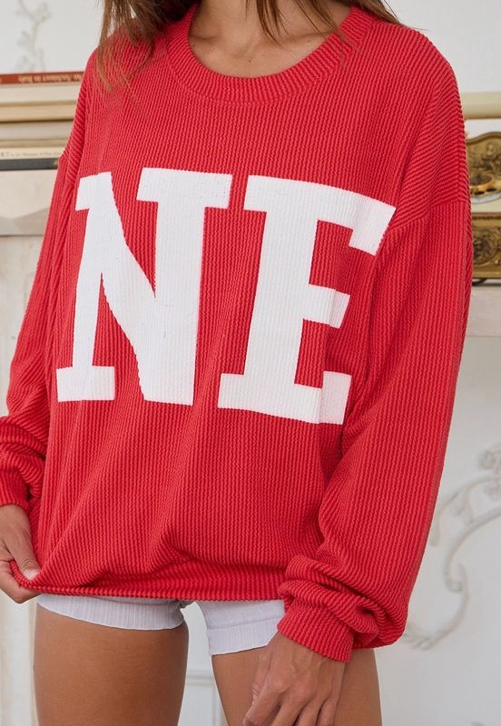 NE Nebraska&#39; Comfy Oversize Graphic Sweatshirt