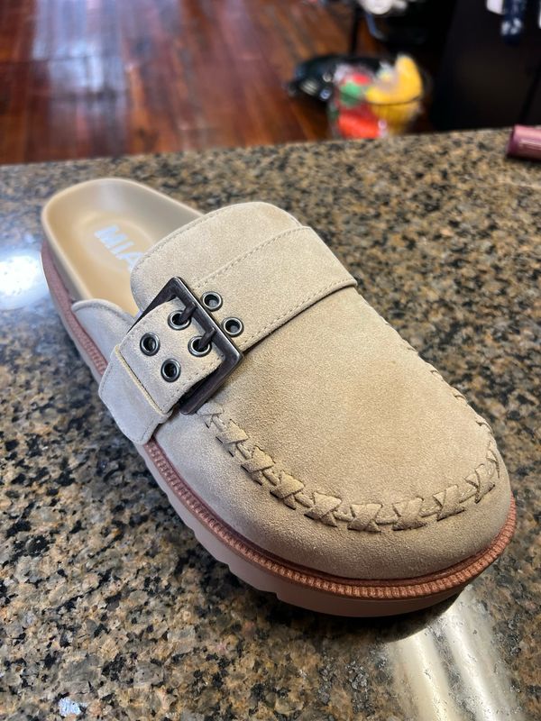 Zaina Clog