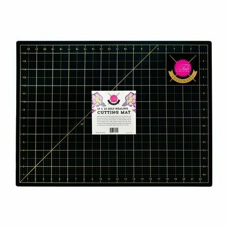 Tula Pink Cutting Mat 17 x 23 inch (Schneidmatte 42,5 x57,5 cm) schwarz Tula Pink Cutting Mat 17 x 23 inch (Schneidmatte 42,5 x57,5 cm) schwarz