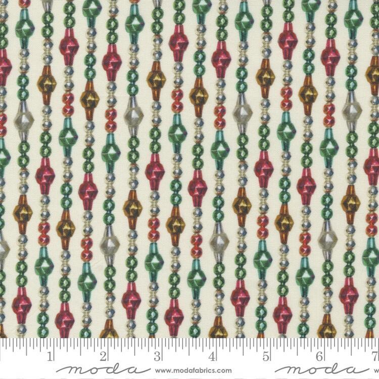 Patchworkstoff "Christmas Faire", Ketten mit Weihnachtskugeln, beige, Moda, 15,00/m