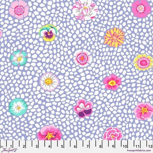Patchworkstoff Patchworkstoff "Guinea Flower - Lavender", Stiefmütterchen, Original Stoff zur BERNINA Special Edition Kaffe Fasset, 19,80 €/m,