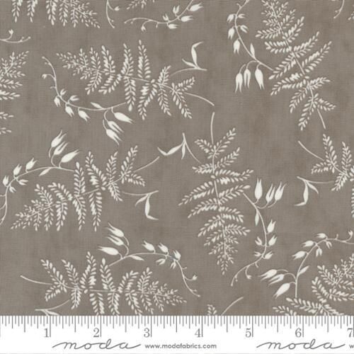 Patchworkstoff "Fern Frond Florals Fern", Honeybloom Charcoal, Blumen, grau-braun, weiss, 21,50 €/m