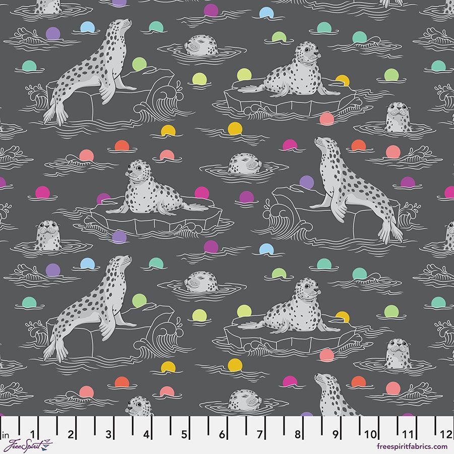 Patchworkstoff "Seal the Deal - Carbon" der Kollektion Graywork, Seehunde und Eisschollen mit bunten Punkten in dunkelgrau, multicolor, Tula Pink, 18,50/m