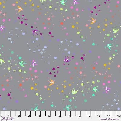Patchworkstoff  Patchworkstoff "Fairy Dust - Shadow" True Colors Graywork, bunte Schwalben und Punkte in auf dunkelgrau, Tula Pink, 18,50/m