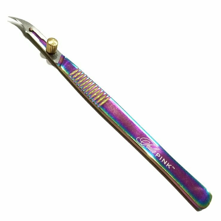 Nahttrenner "Surgical Seam Ripper" mit Klinge, 5.5 inch, Regenbogenfarben, Tula Pink Hardware