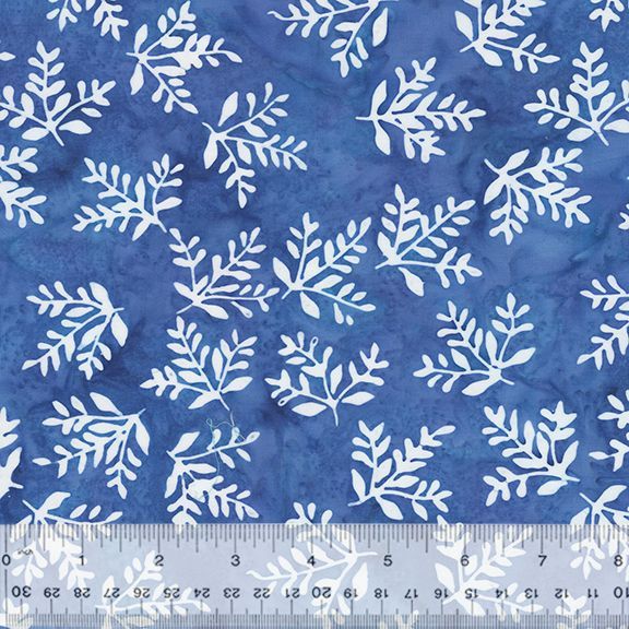 Batik "Fern Leaves- Powder Blue" von Jacqueline de Jonge aus der Kollektion "Midnight Moon", 14.00/m