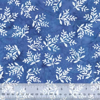 Batik "Fern Leaves- Powder Blue" von Jacqueline de Jonge aus der Kollektion "Midnight Moon", 14.00/m