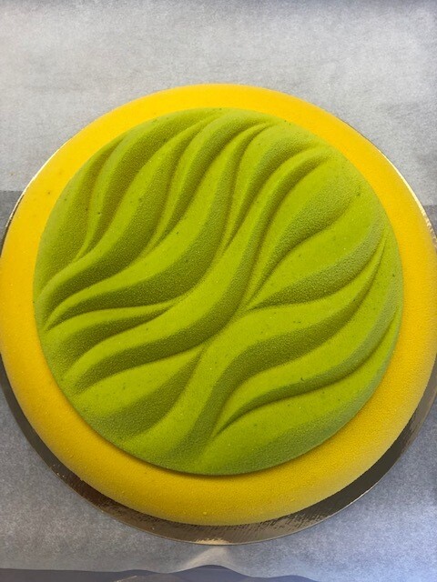 Passioni-mango-vaarika mousse veluurtort (alates 500g). Ettetellimisel miinimum 48h!