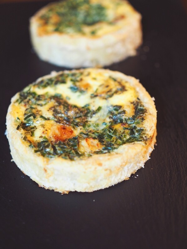 Broileri-sinihallitusjuustu quiche-6 tk
