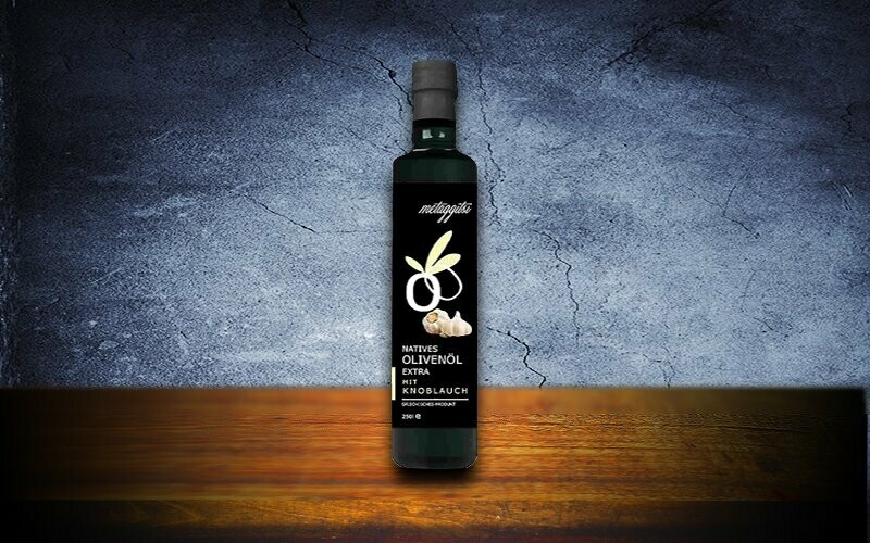 Natives Olivenöl extra 
mit Knoblauch
250 ml Flasche