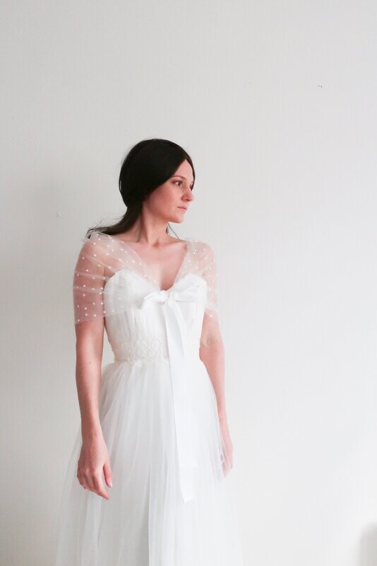 Étole Plumetis à Nouer – Accessoire Romantique pour Mariée