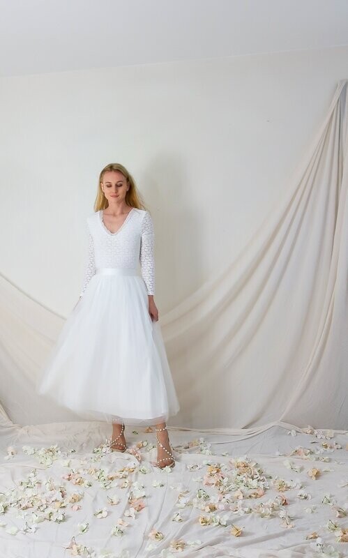 Robe de Mariée Courte en Dentelle LALI – Élégance Moderne et Confort Stretch