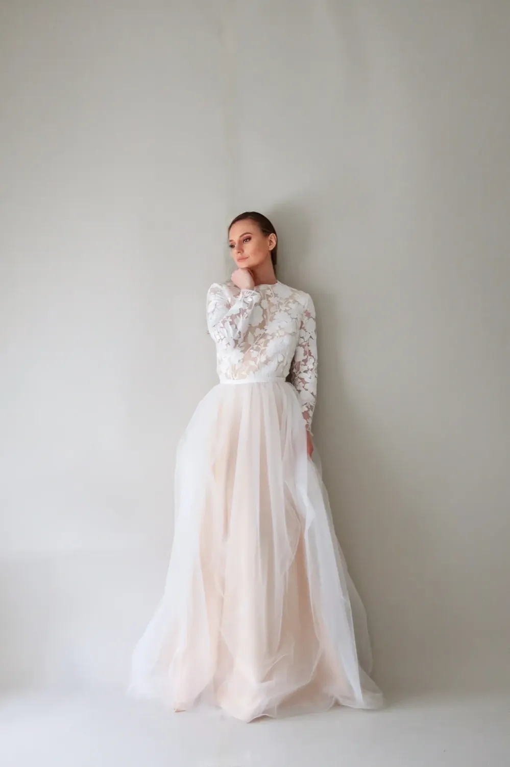 Vue d'ensemble de la robe romantique avec tutu couleur poudré, Faith Cauvain