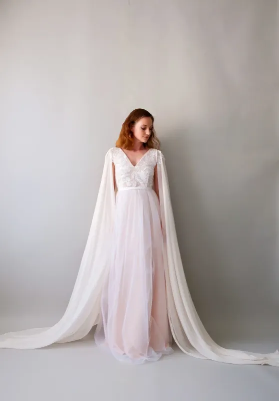 Haut en tulle brodé de sequins sur fond rose pâle de la robe GALADRIELLE
