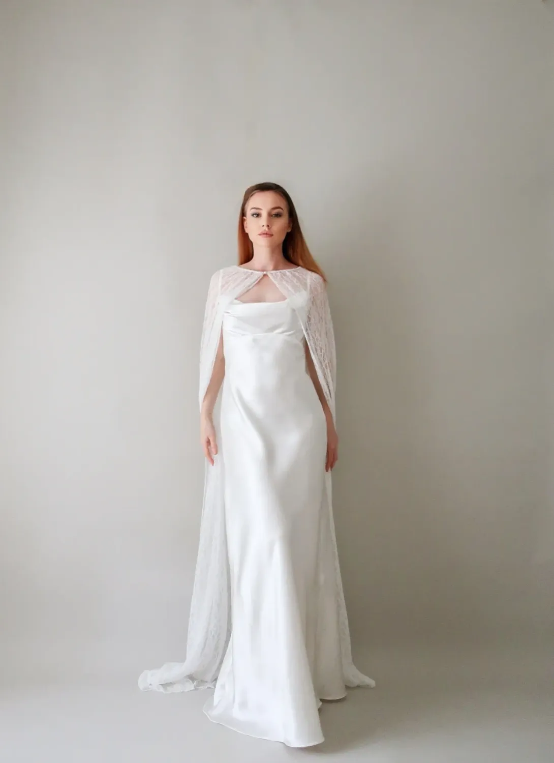 Cape longue en dentelle élégante, accessoire de mariage raffiné