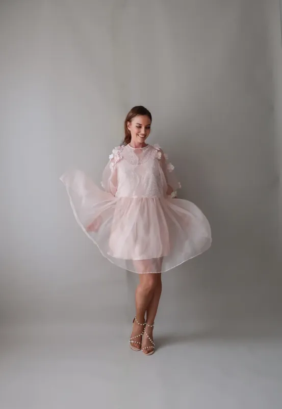 Robe babydoll en organza rose poudré avec dentelle, modèle ROSE
