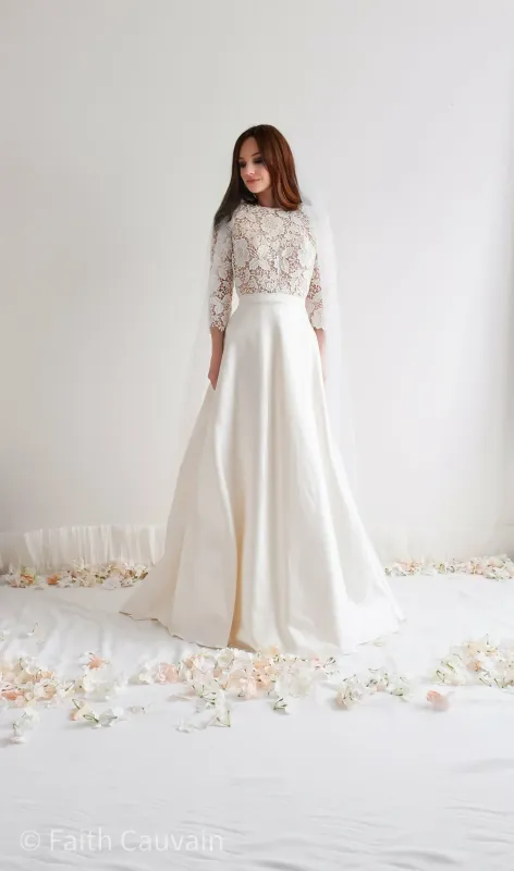 Robe de mariée princesse GRACE en dentelle et soie avec traîne, vue de face