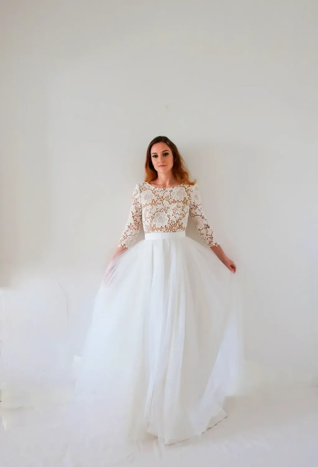 Élégance de la robe de mariée "Inaya" en dentelle florale et tulle aérien