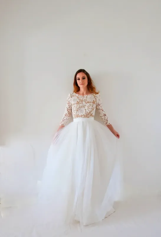 Élégance de la robe de mariée "Inaya" en dentelle florale et tulle aérien