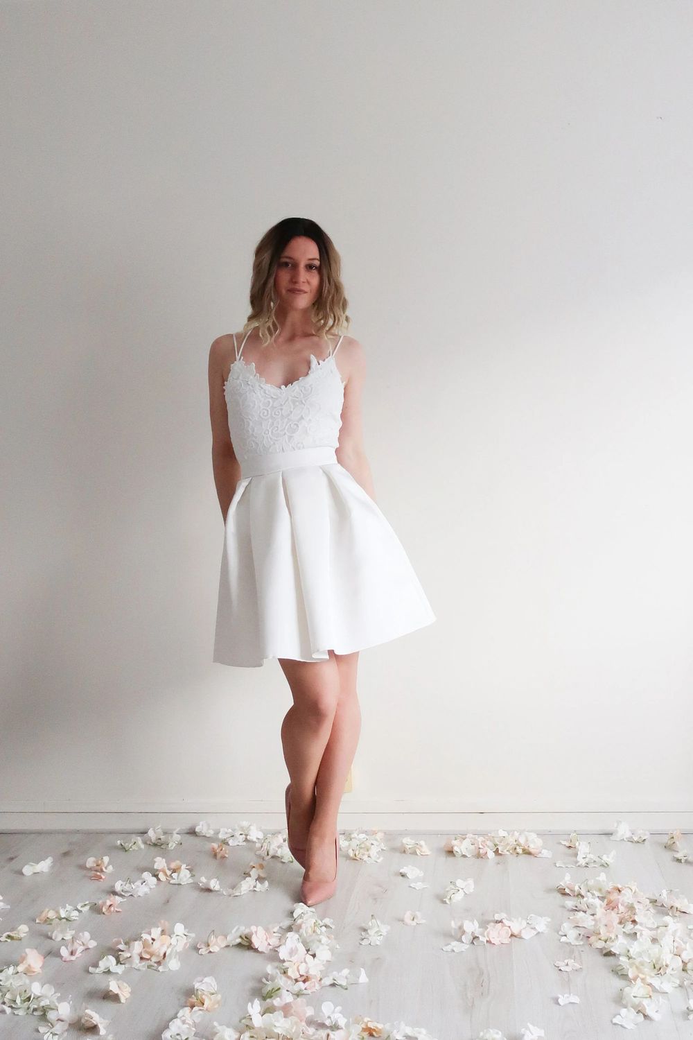Ensemble deux pièces séparées pour la mariée. BODY + JUPE courte T34 et T36