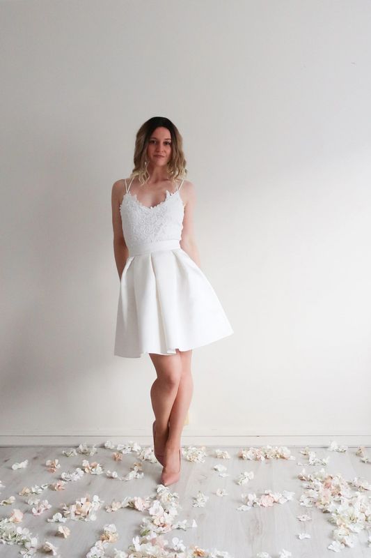 Ensemble deux pièces séparées pour la mariée. BODY + JUPE courte T34 et T36