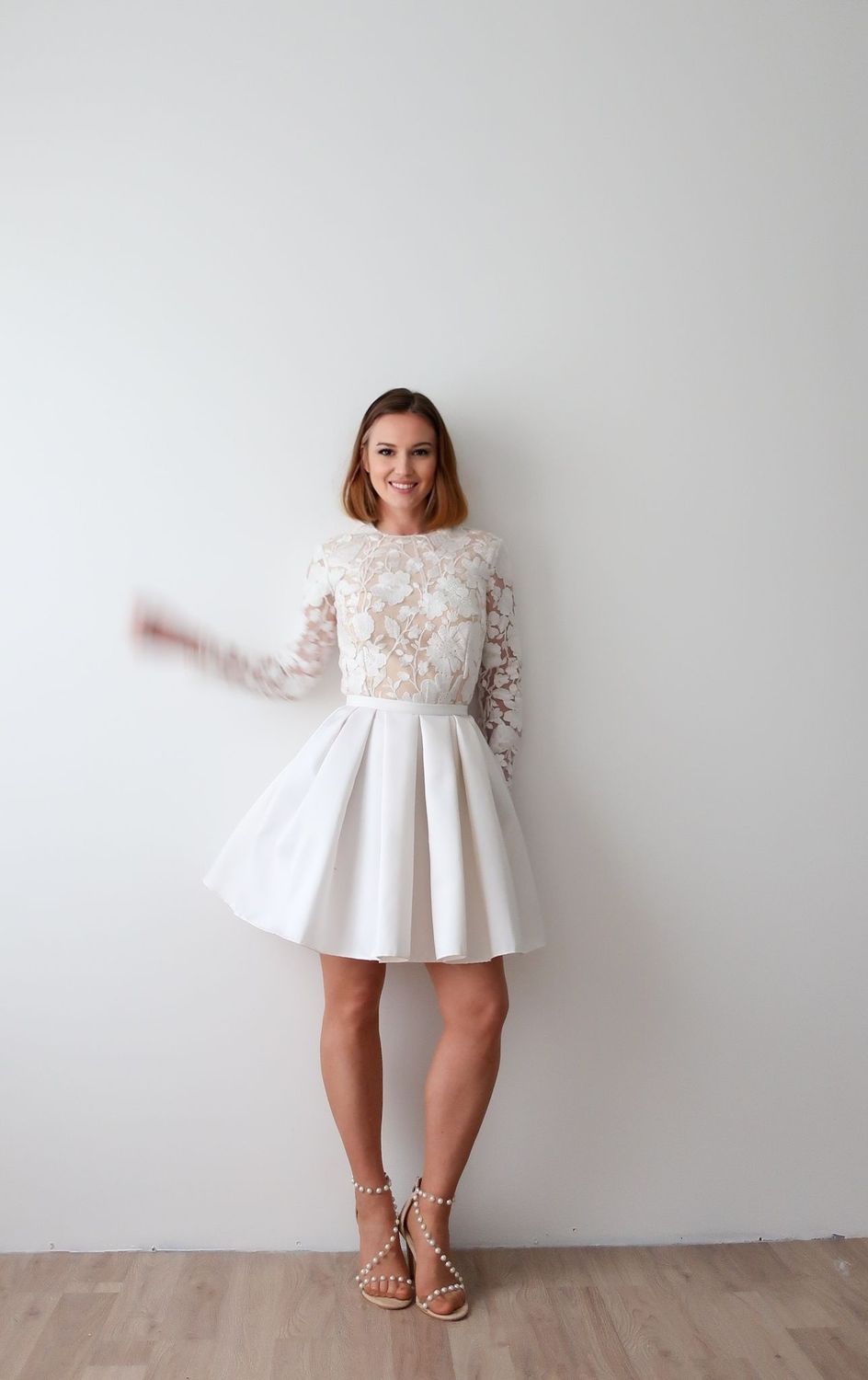 Robe de Mariée Courte Blush à Dentelle – Collection Civile Mariage 2025 | Élégance et Modernité