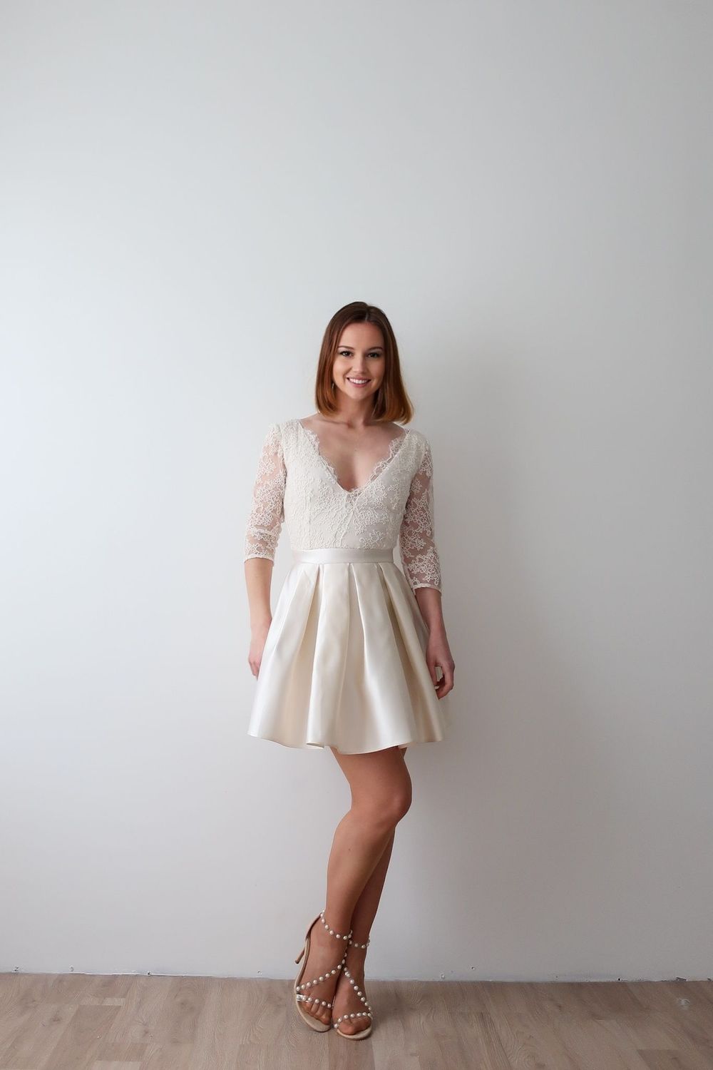 Robe de mariée ivoire cache-coeur en dentelle, manches 3/4. Robe mariage civil, fiançailles Taille 34