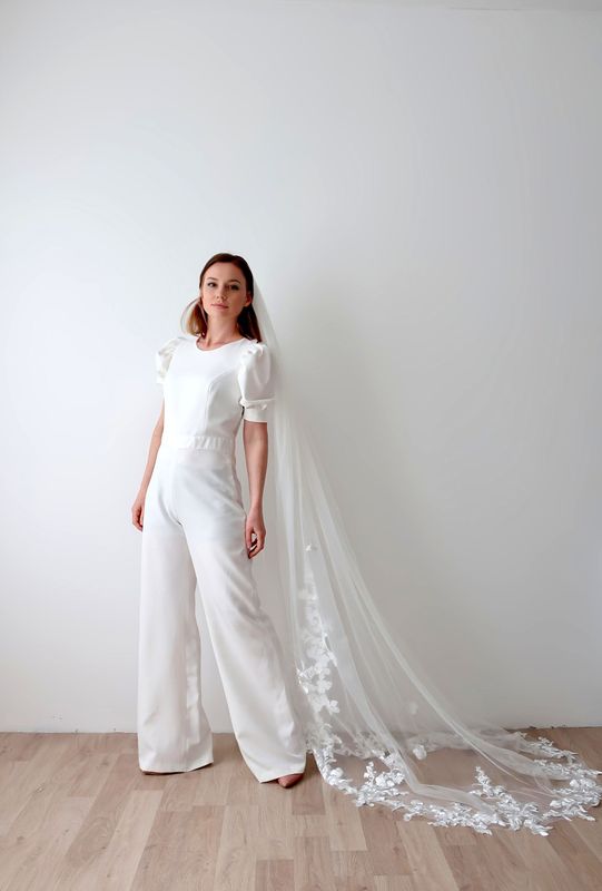 Combinaison de Mariage Blanche pour Femme – Élégance Moderne pour Mariage Civil