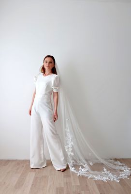 Combinaison de Mariage Blanche pour Femme – Élégance Moderne pour Mariage Civil