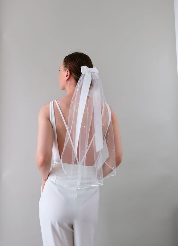 Voile Mi-Long à Perles et Noeud