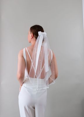 Voile Mi-Long à Perles et Noeud
